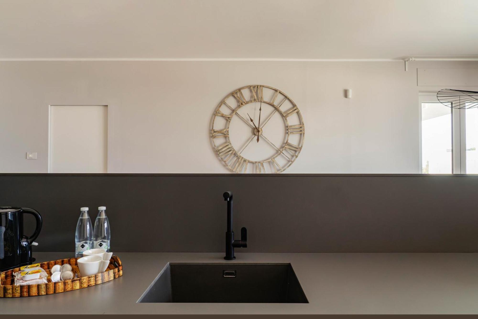 Palazzo Verdi Luxury Accomodation Бари Екстериор снимка